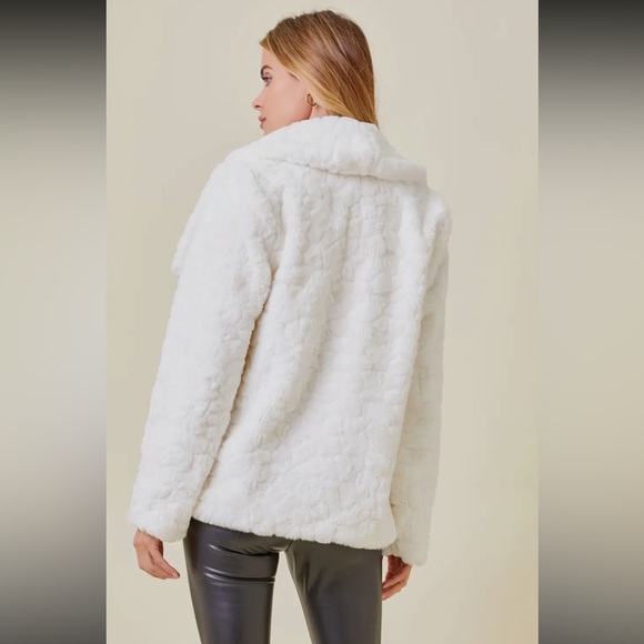 439. Faux Fur Jacket White Wide Lapel Collar With Pockets NEW Item NWT S, M, L - Picture 5 of 9